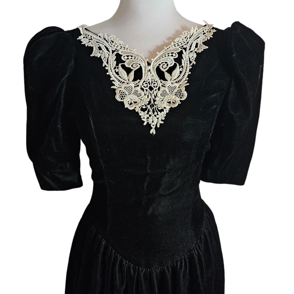 Vintage 80s Gunne Sax By Jessica McClinton Lace Collar Black Velvet Dress Sz 4 ? - Picture 2 of 16